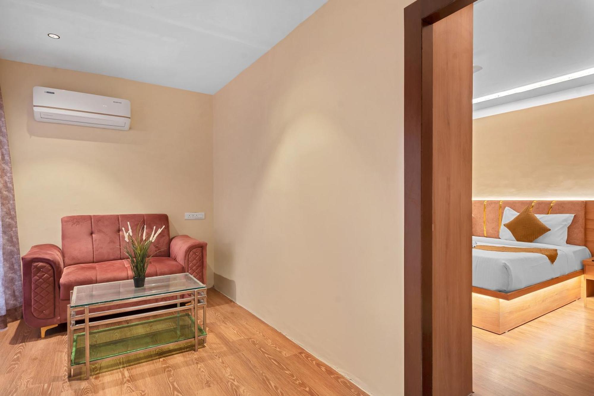 Hotel Sm Deccan Park 샴샤바드 외부 사진