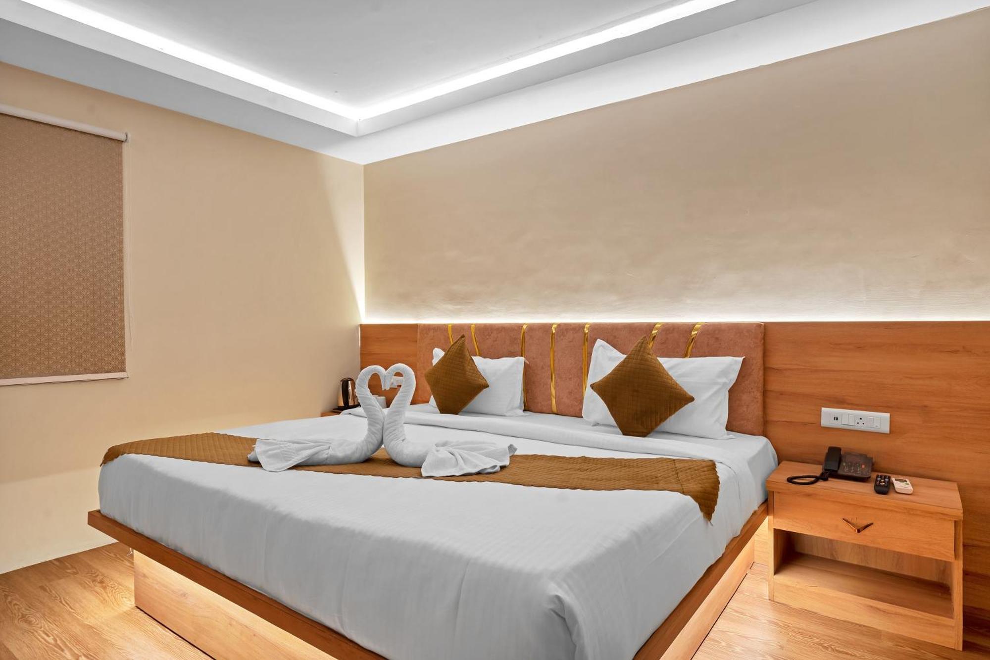 Hotel Sm Deccan Park 샴샤바드 외부 사진